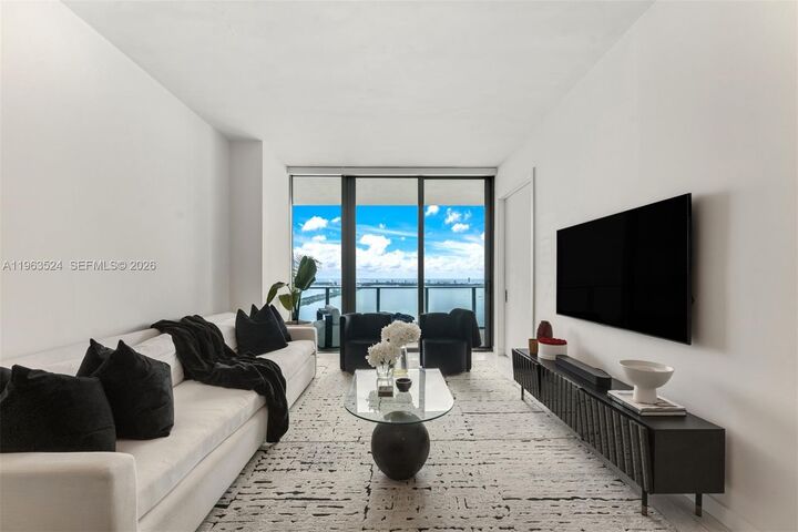 Property Photo:  480 NE 31st St 4002  FL 33137 