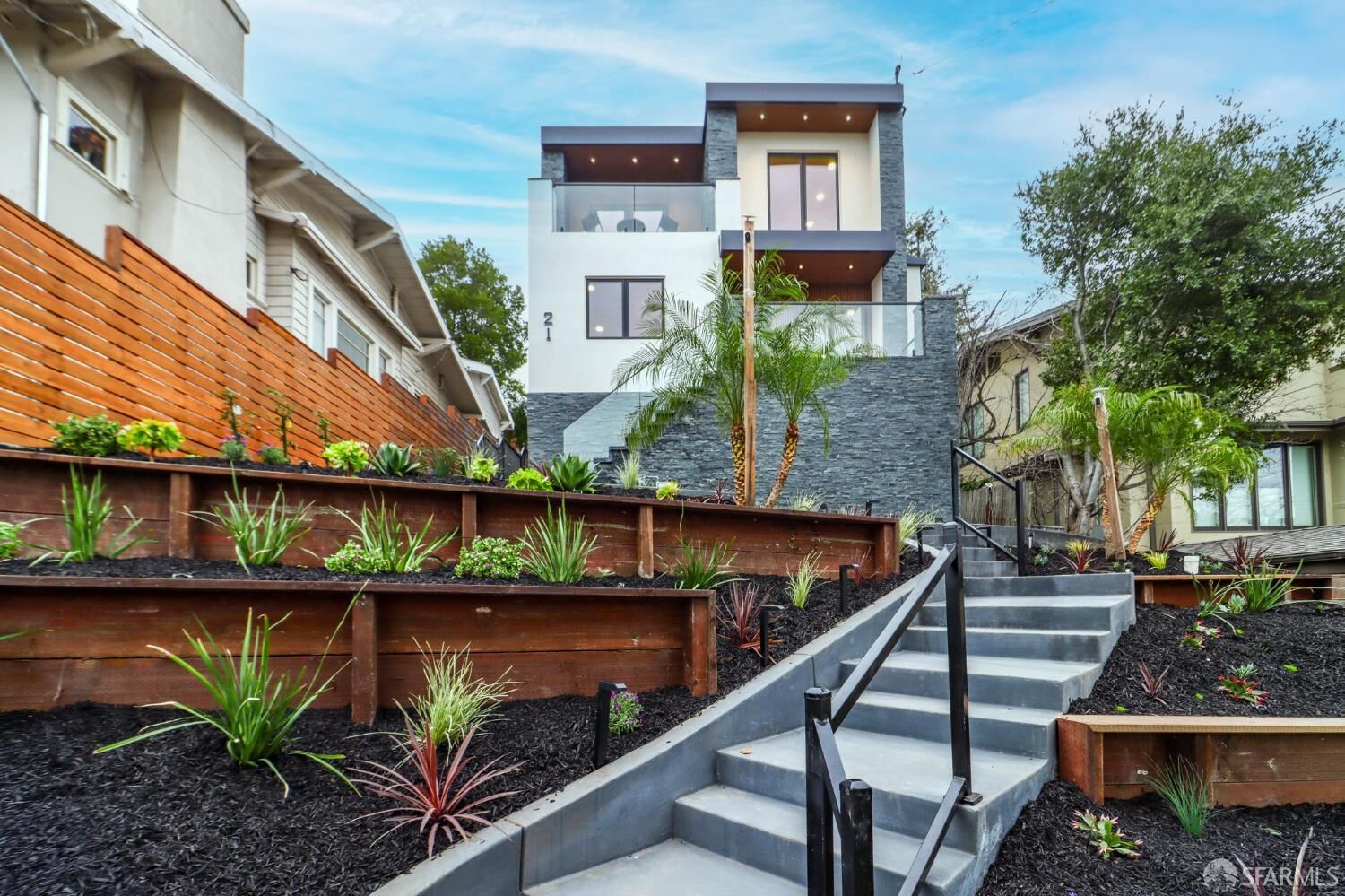 Property Photo:  21 Cambridge Way  CA 94611 