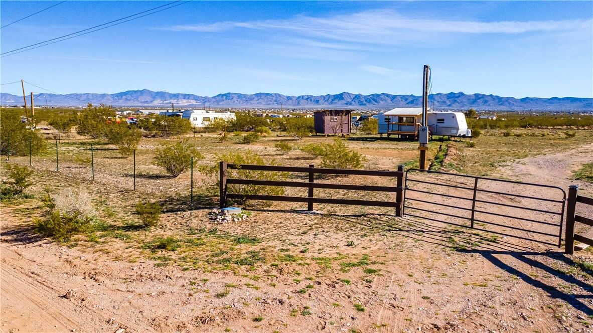 Property Photo: 1068 S Carrizo Road AZ 86413