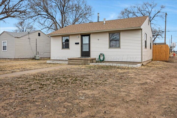 Property Photo:  4521 S Bonham Street  TX 79110-1819 