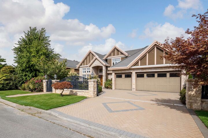 Property Photo: 7791 Sunnymede Crescent BC V6Y 1H3
