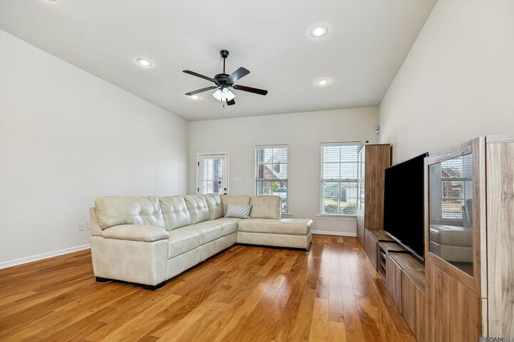 Property Photo:  18303 Dove Hollow Dr  LA 70769 