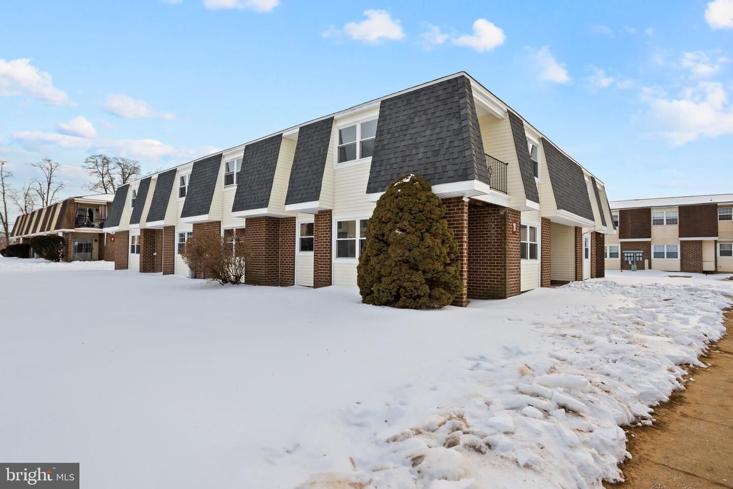 Property Photo:  20 Florence Tollgate Place -3  NJ 08518 