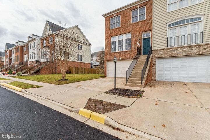 Property Photo:  6910 Stanwick Square  VA 20155 