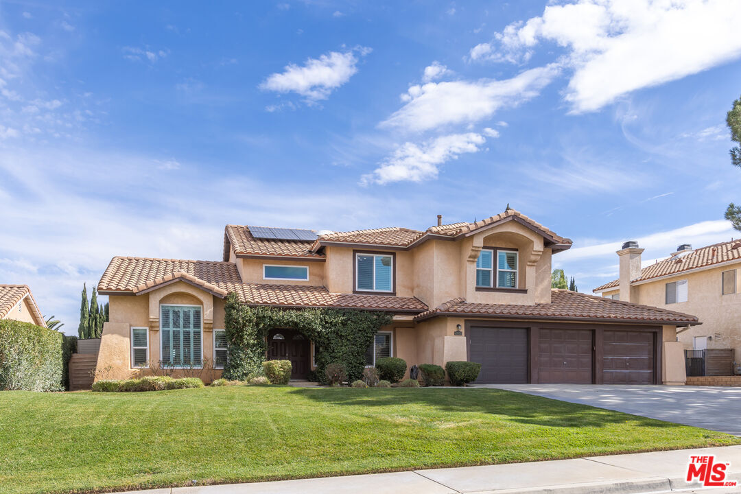 Property Photo: 41030 Indigo Way CA 93551