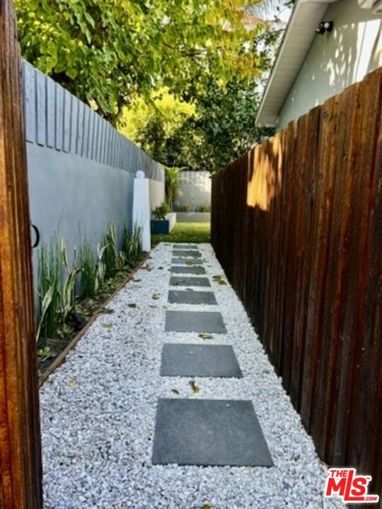 Property Photo:  13421 Zanja Street  CA 90291 