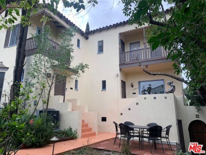 Property Photo:  3842 Aloha St  CA 90027 