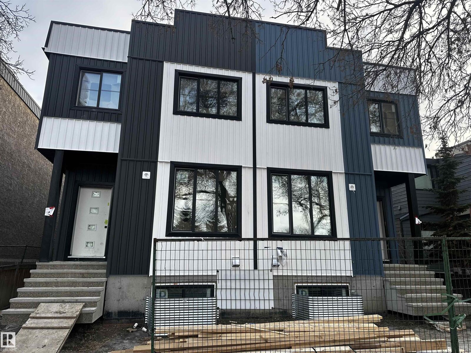 Property Photo:  10021 89 Avenue NW  AB T6E 2S7 