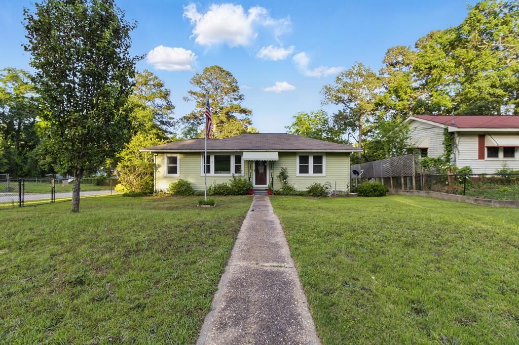 Property Photo:  2608 5th Avenue  AL 36867 