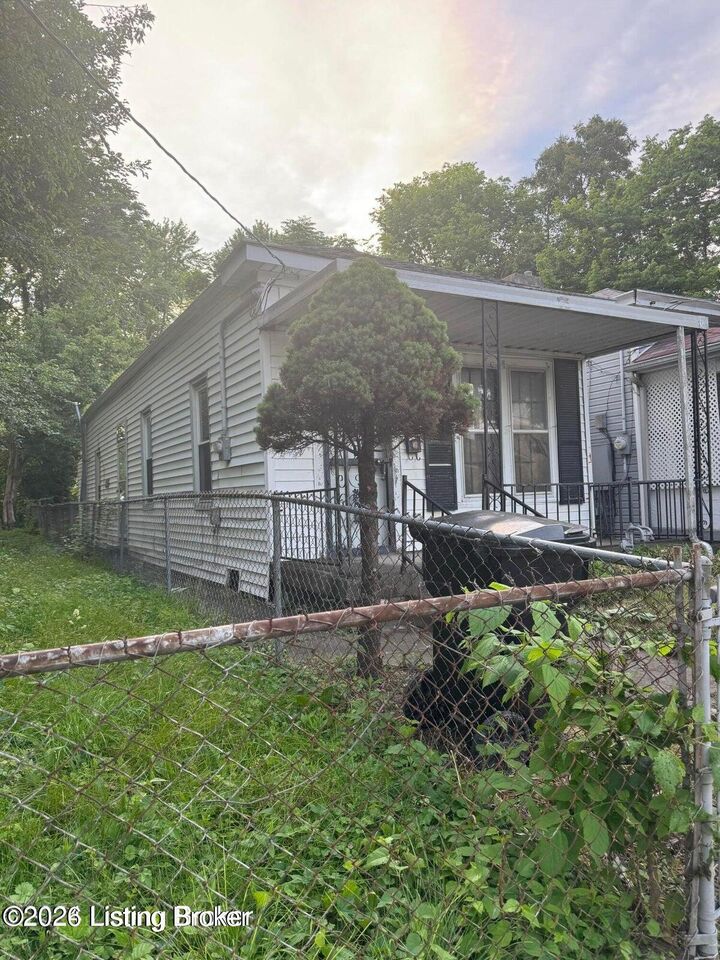Property Photo:  618 N 24th St  KY 40212 