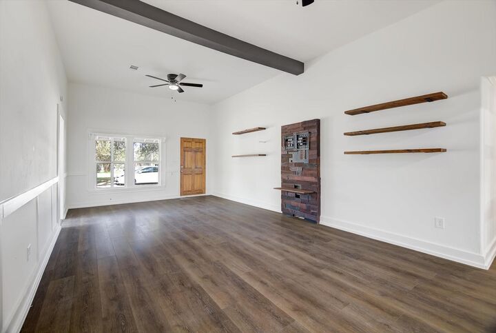 Property Photo:  158 E 7th Street  TX 75862 