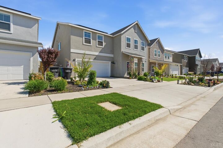 Property Photo:  1773 N Sophia Street  CA 93230 