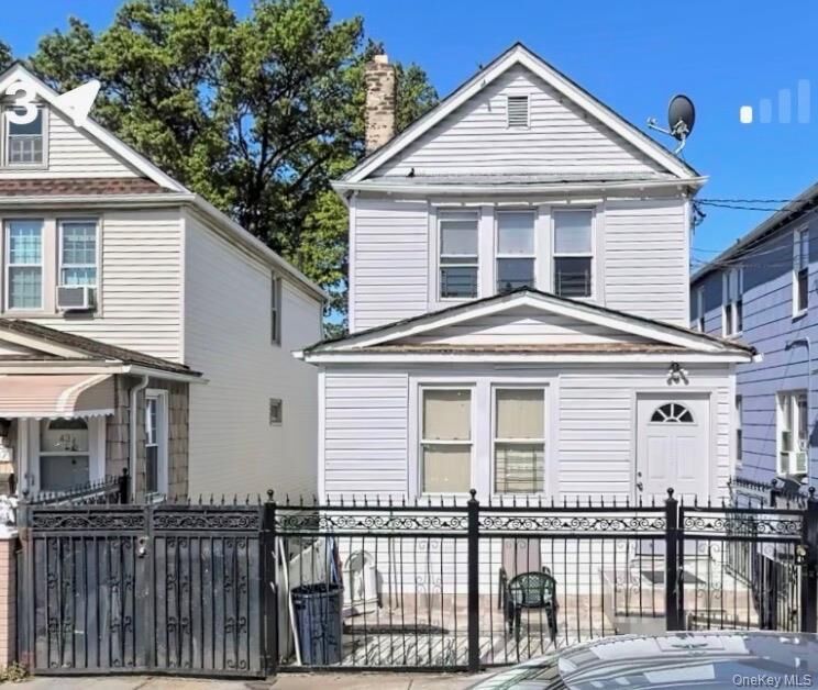 Property Photo:  439 Thieriot Avenue  NY 10473 
