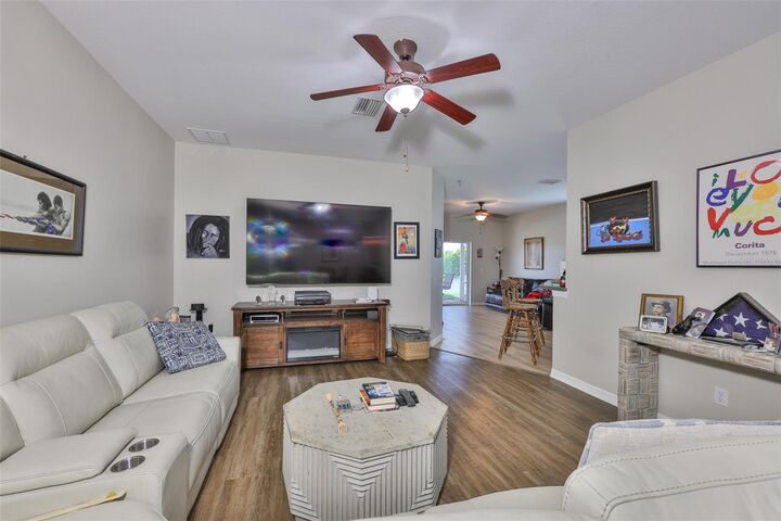 Property Photo: 1703 Bonita Bluff Court FL 33570