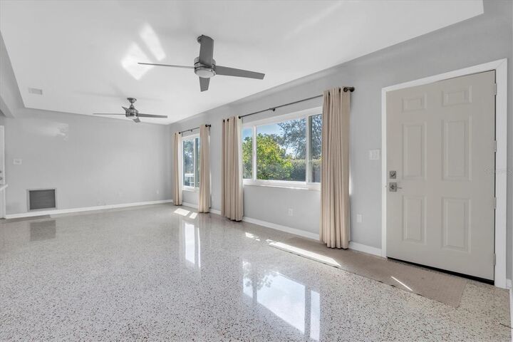 Property Photo: 1903 42nd Way N FL 33713