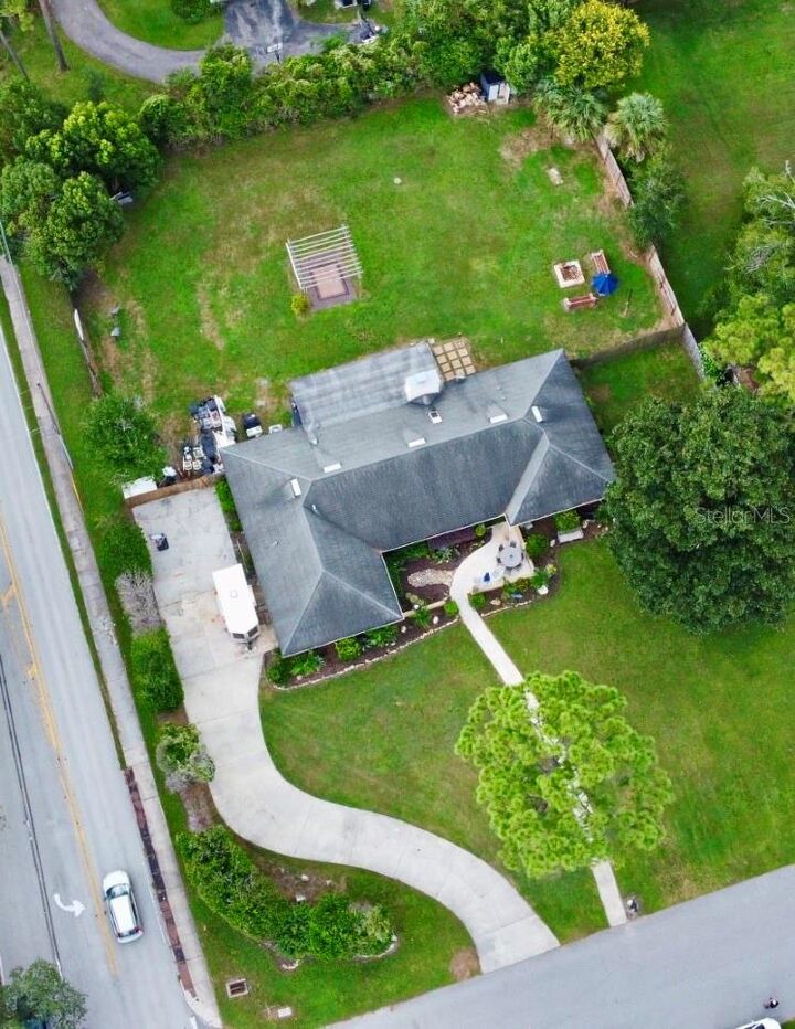 Property Photo: 1200 Waverly Way FL 32750