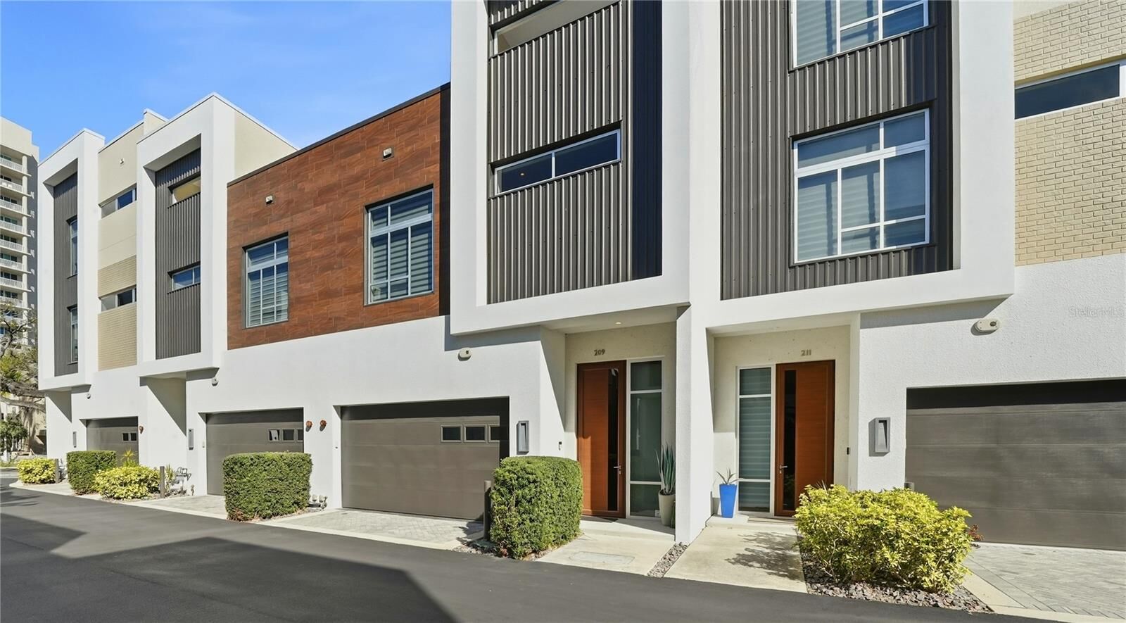 Property Photo:  209 Cosmopolitan Court  FL 34236 