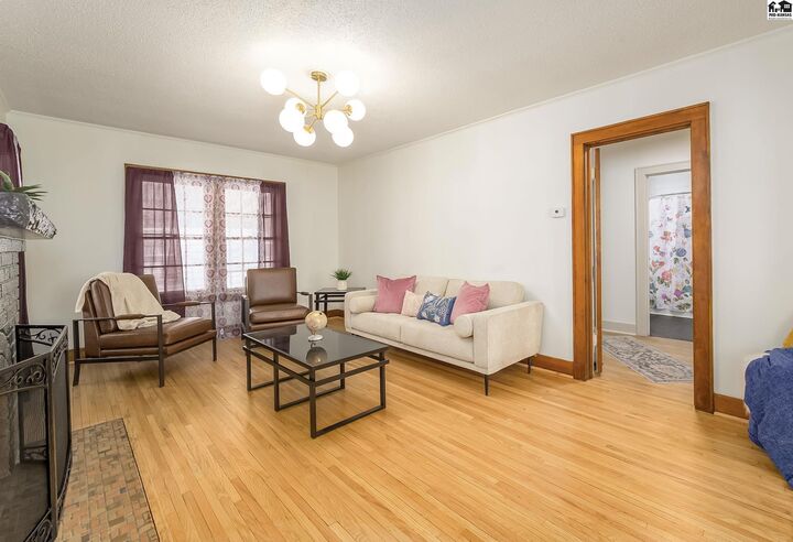 Property Photo: 609 W 17th Ave KS 67501