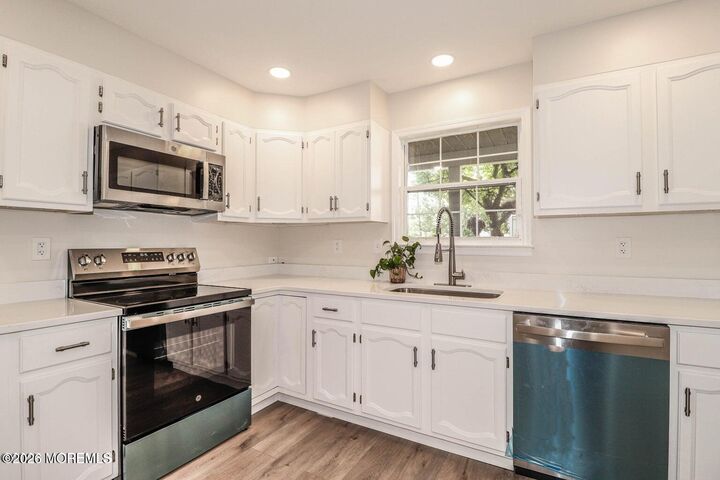 Property Photo:  8E Benjamin Franklin Drive  NJ 08831 