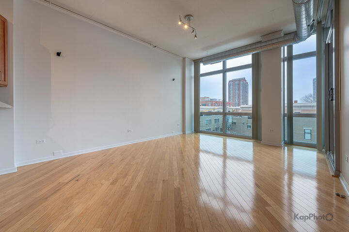 Property Photo:  1819 S Michigan Avenue 406  IL 60616 