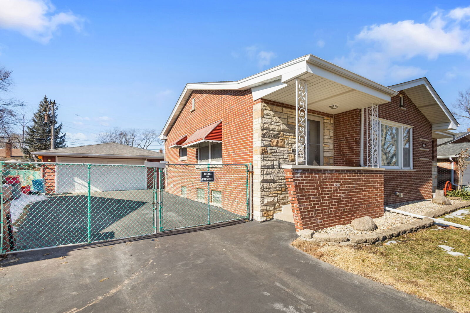 Property Photo:  702 Willow Drive  IL 60411 