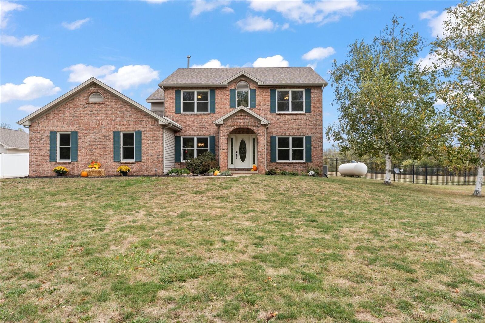 Property Photo:  302 County Road 2650 N  IL 61853 