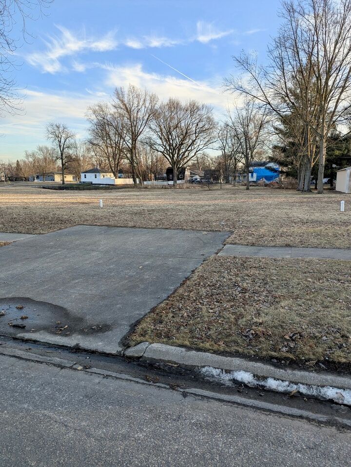 Property Photo:  109 E Sheridan Street  IL 60970 