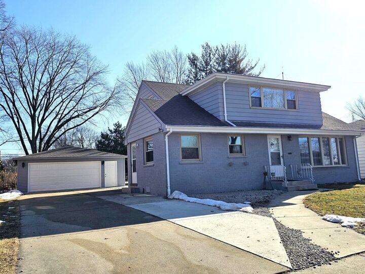 Property Photo: 507 S Waterman Avenue IL 60004