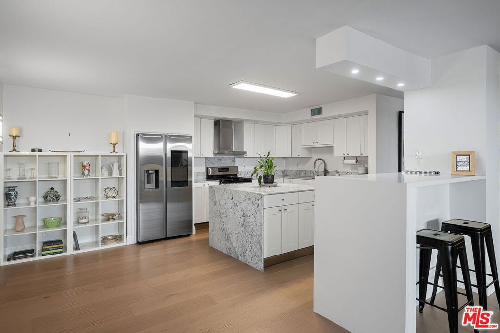 Property Photo: 9950 Durant Drive 504 CA 90212