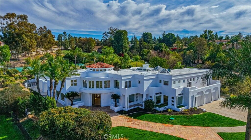 Property Photo:  6910 Sandtrack  CA 92506 