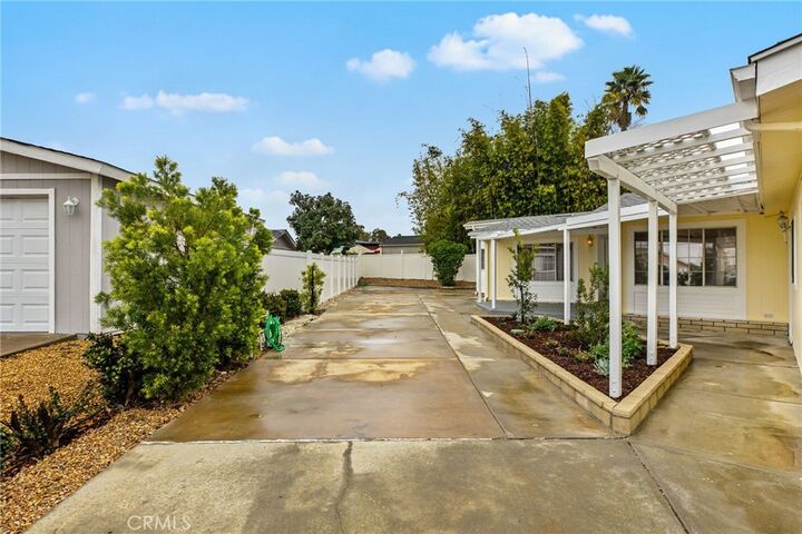 Property Photo:  38262 Via Oruga  CA 92563 