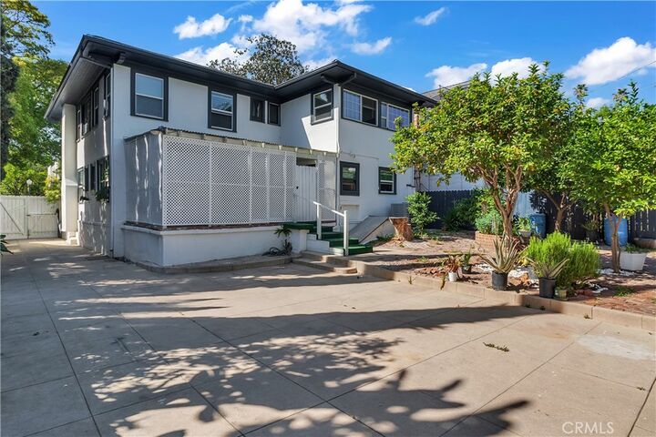 Property Photo: 1434 N Genesee Avenue CA 90046