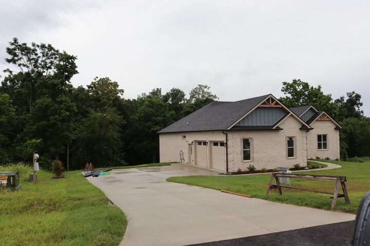 Property Photo: 1534 Buck Ridge Ct TN 37052