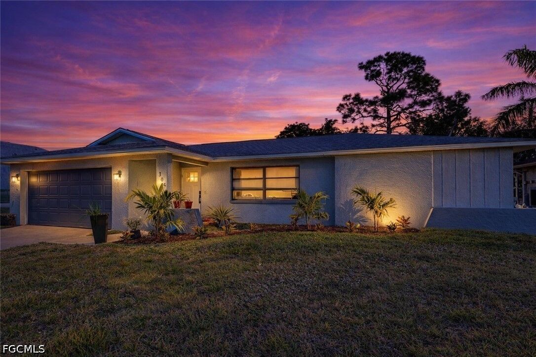 Property Photo:  305 SE 14th Terrace  FL 33990 