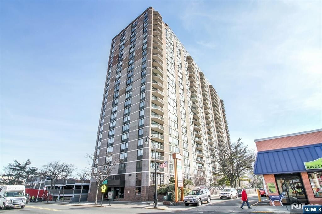 Property Photo:  770 Anderson Avenue 2G  NJ 07010 