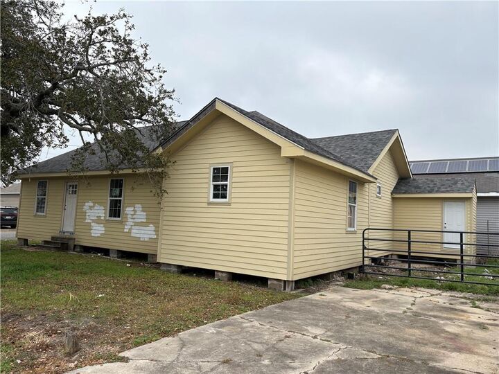 Property Photo:  2003 Spain Street  LA 70117 