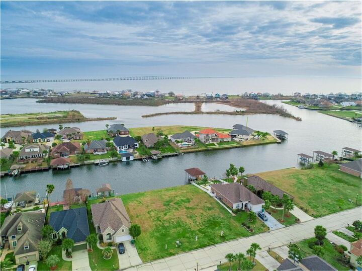 Property Photo:  1448 Royal Palm Drive  LA 70458 