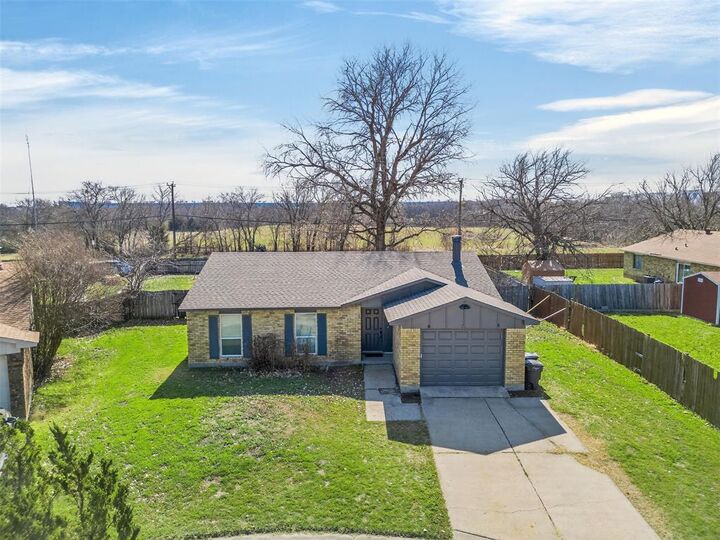 Property Photo: 2308 Foxglen Court TX 76131