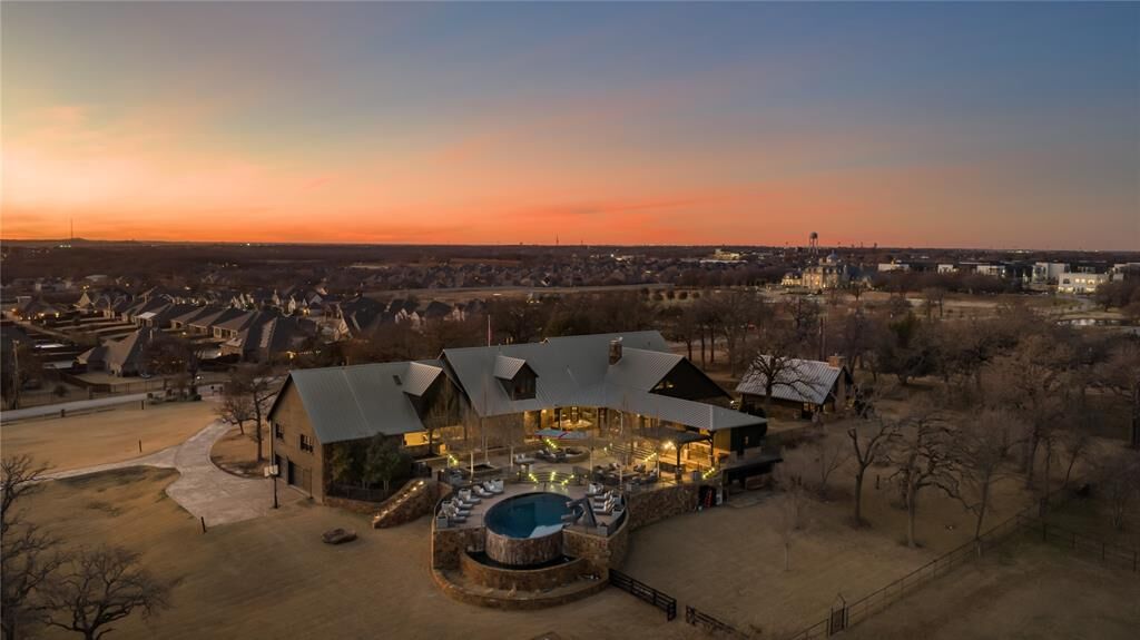Property Photo:  121 Harbor Lane  TX 75065 