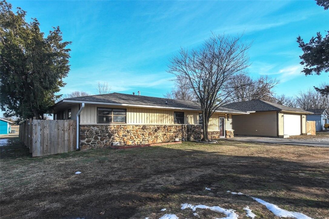 Property Photo: 809 S Elm Street AR 72761