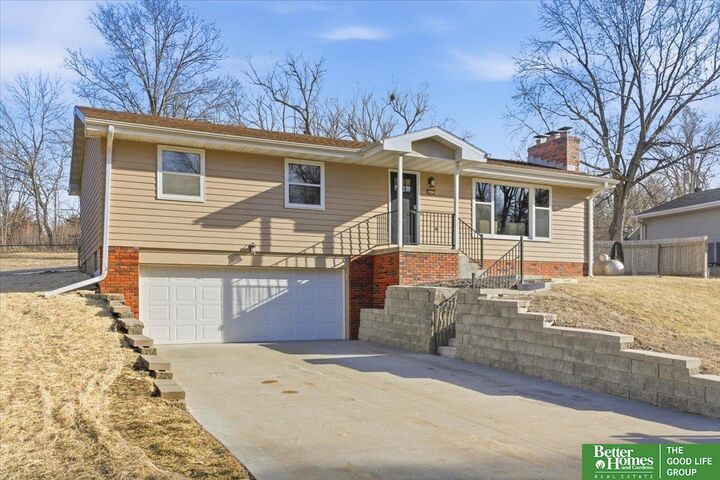 Property Photo:  2211 N 137th Street  NE 68164 