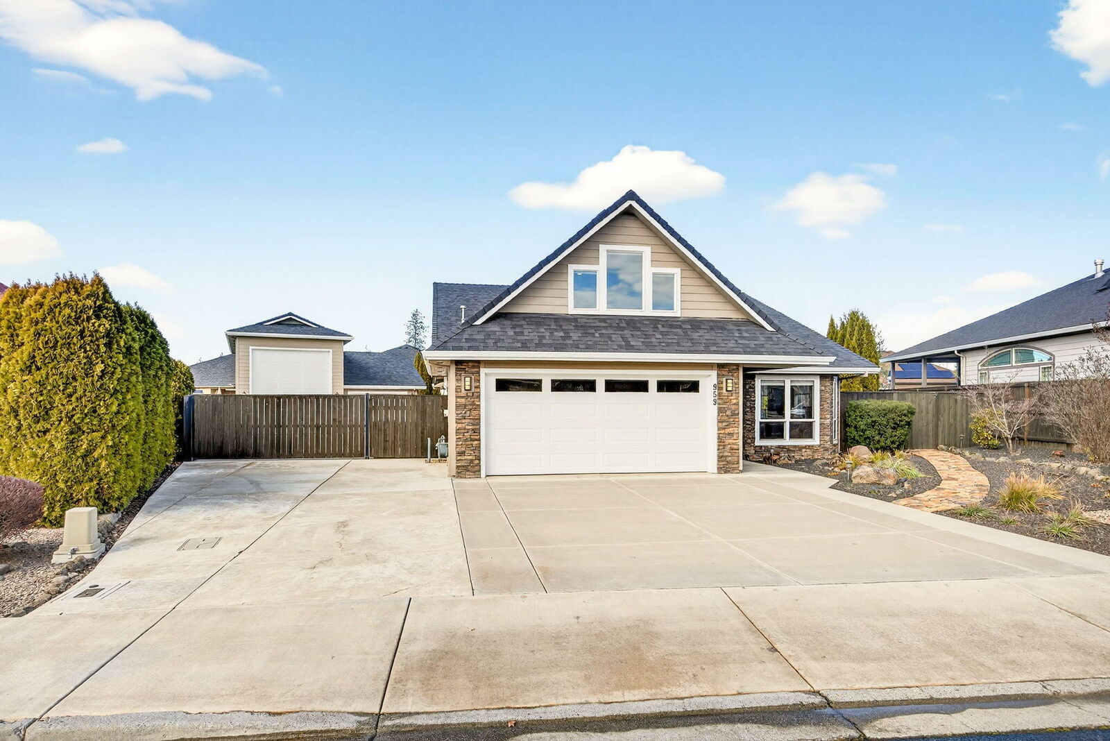 Property Photo:  959 Pumpkin Ridge Drive  OR 97524 