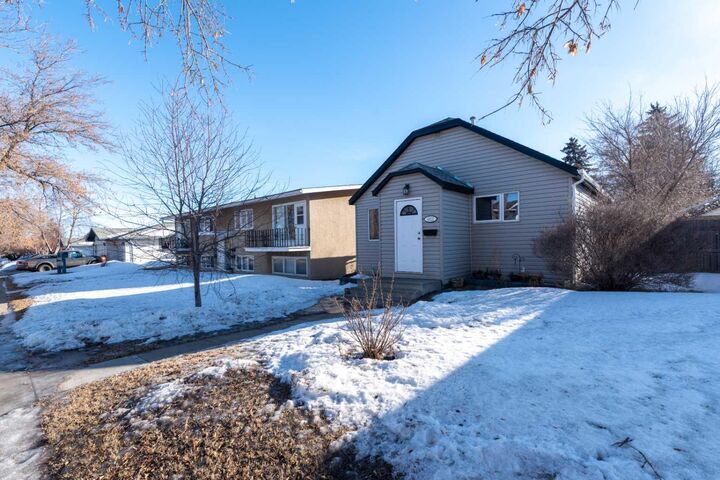 Property Photo:  4821 47 Street  SK S9V 0K2 
