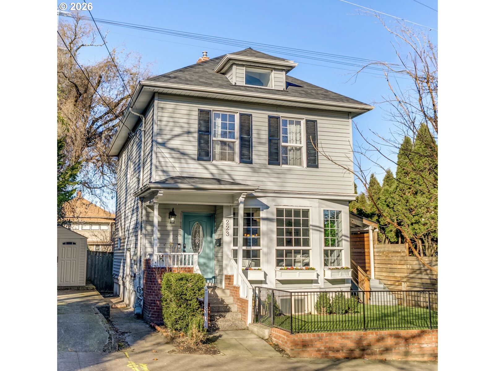 Property Photo:  223 S Whitaker St  OR 97239 