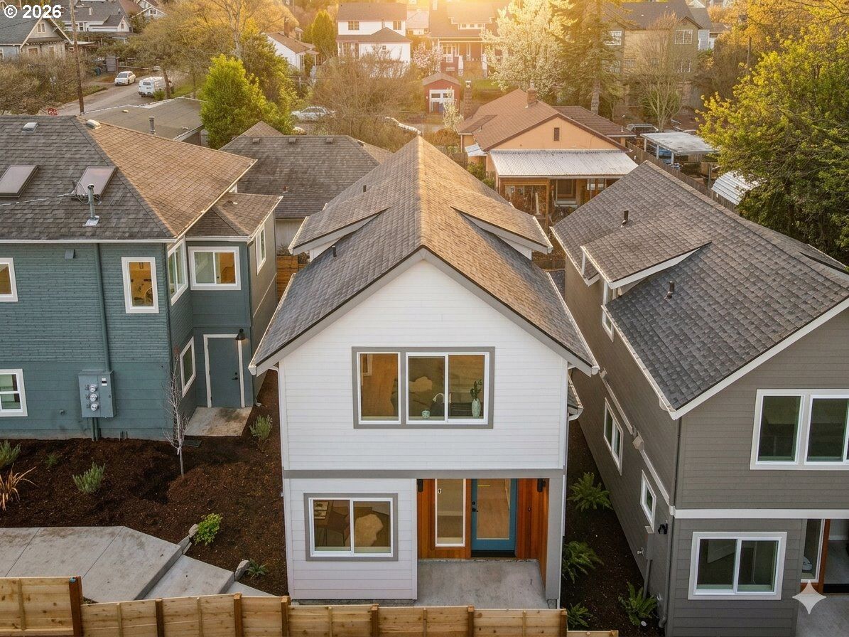 Property Photo:  1123 SE Rhone St B  OR 97202 