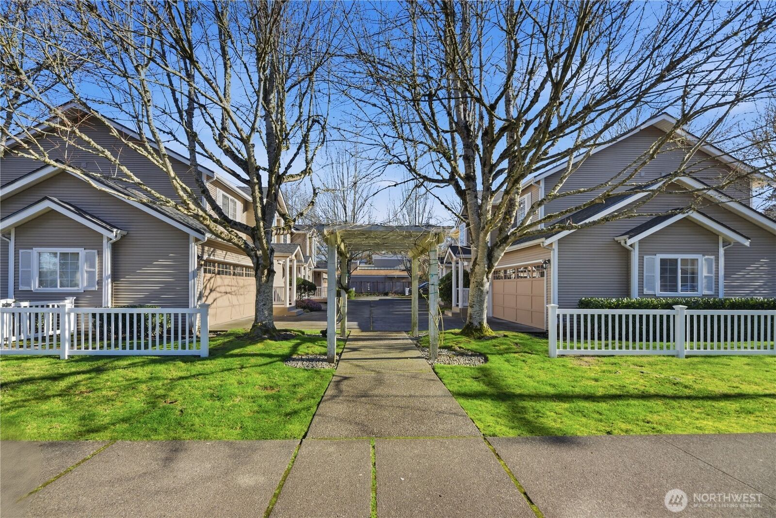 Property Photo: 860 2nd Avenue NW 860 WA 98027