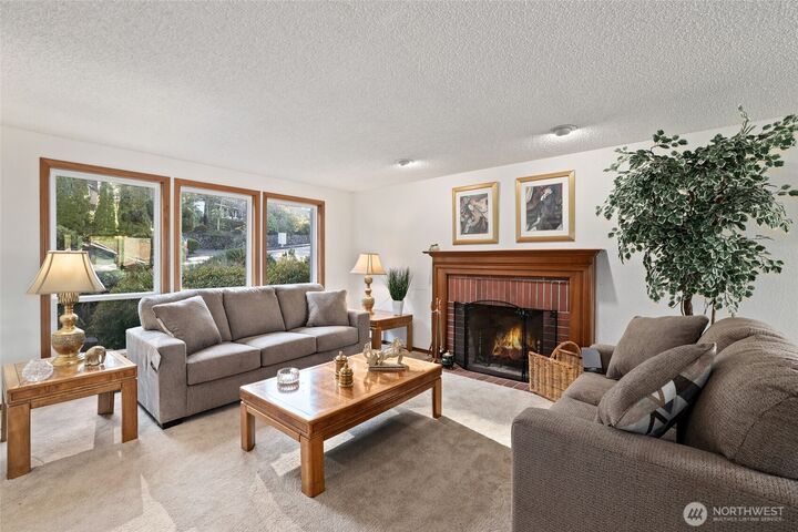 Property Photo:  2201  33rd Avenue SE  WA 98374 