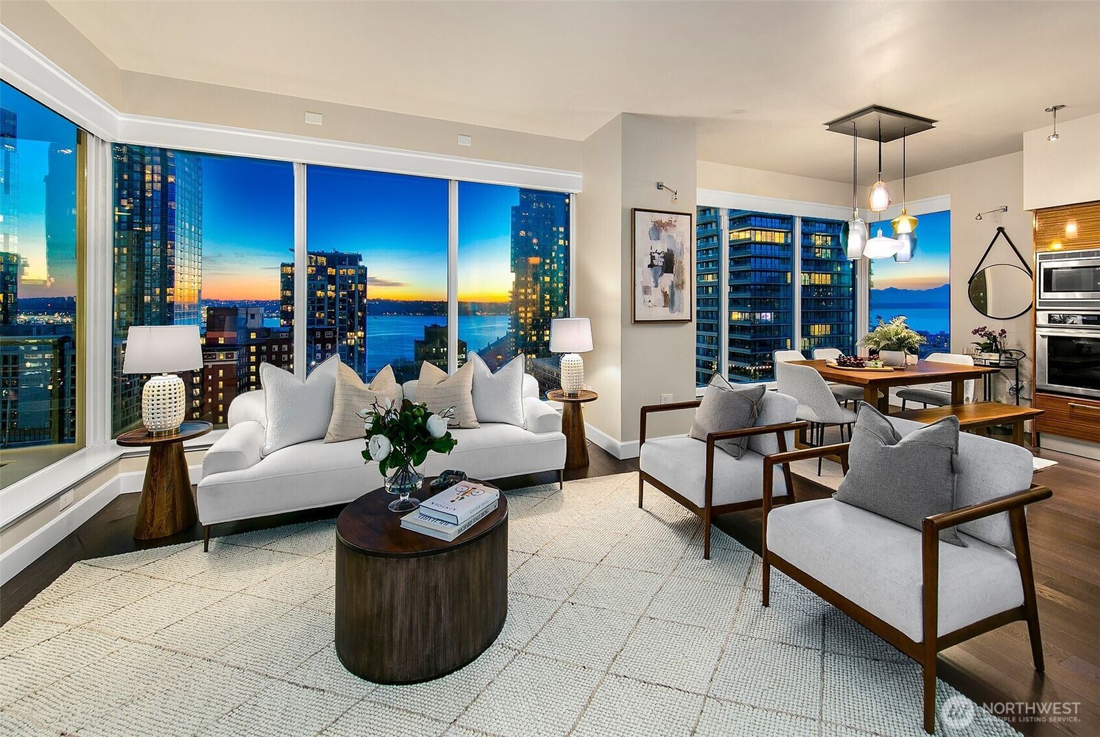 Property Photo: 1920 4th Avenue 2104 WA 98101