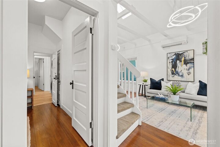 Property Photo:  424  27th Avenue E  WA 98112 