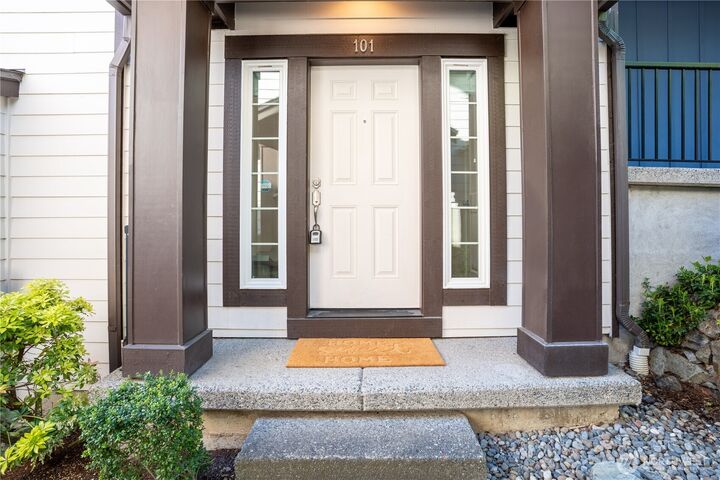 Property Photo:  10378  157th Place NE 101  WA 98052 